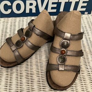 Taos Metallic Sandals Size 8